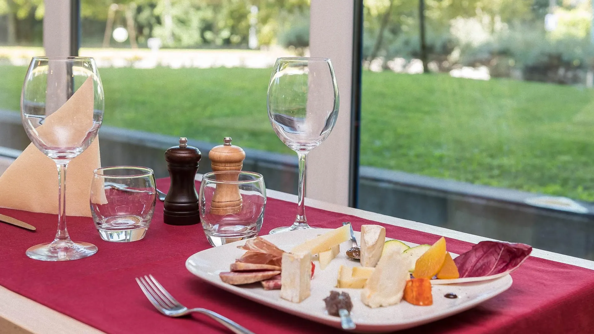 Hilton Garden Inn Milan Malpensa Сомма-Ломбардо 4*,  Италия